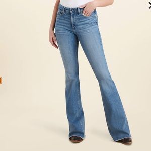 NWT Ariat High Rise Annie Flare Jean